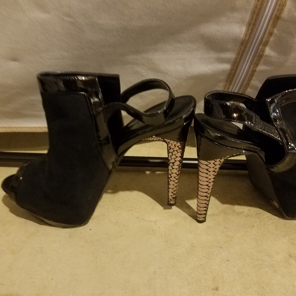 Shoes - Picture 1 of 3